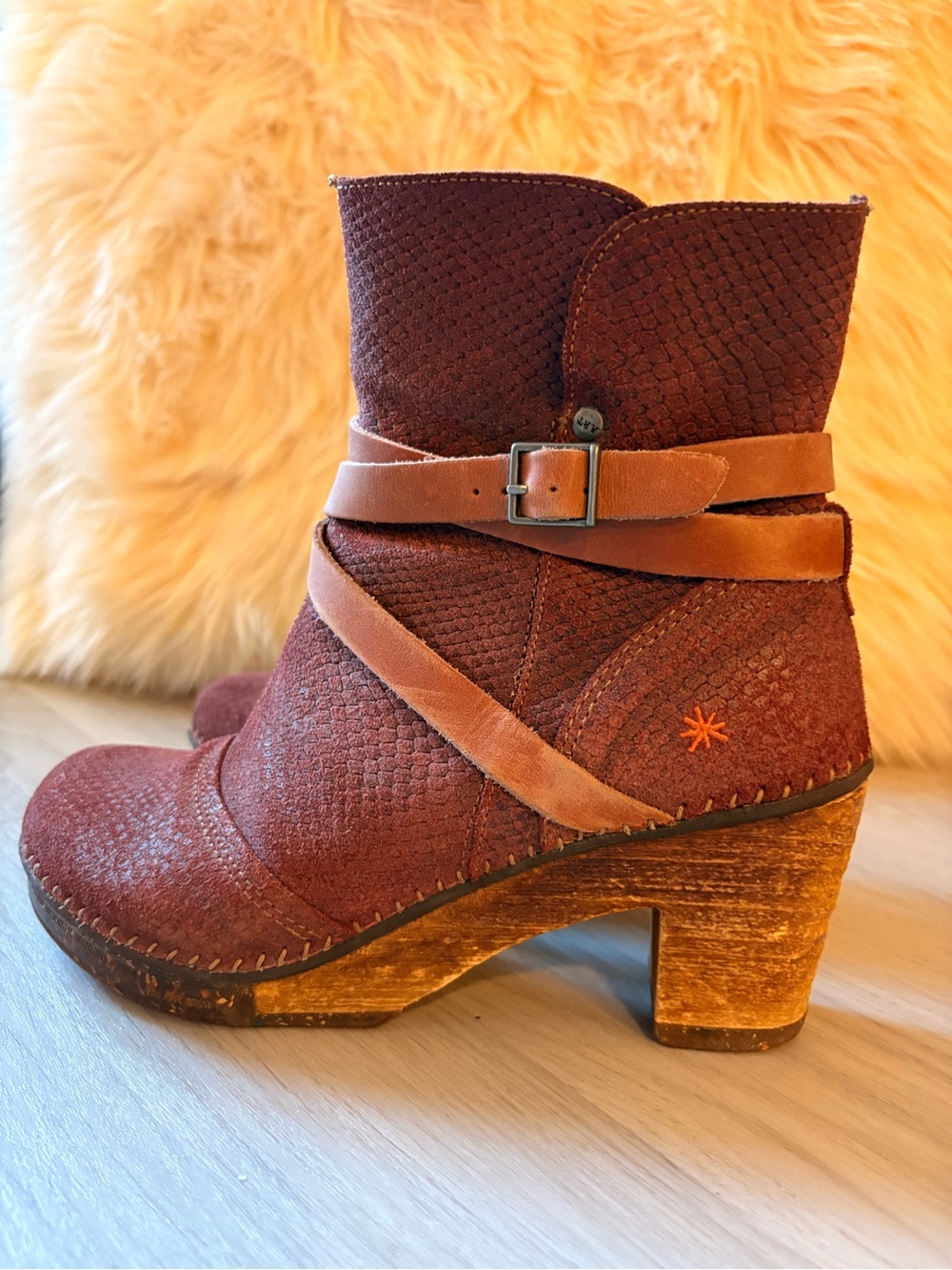 ART Red-Brown Suede 3” heel booties - Picture 3 of 7